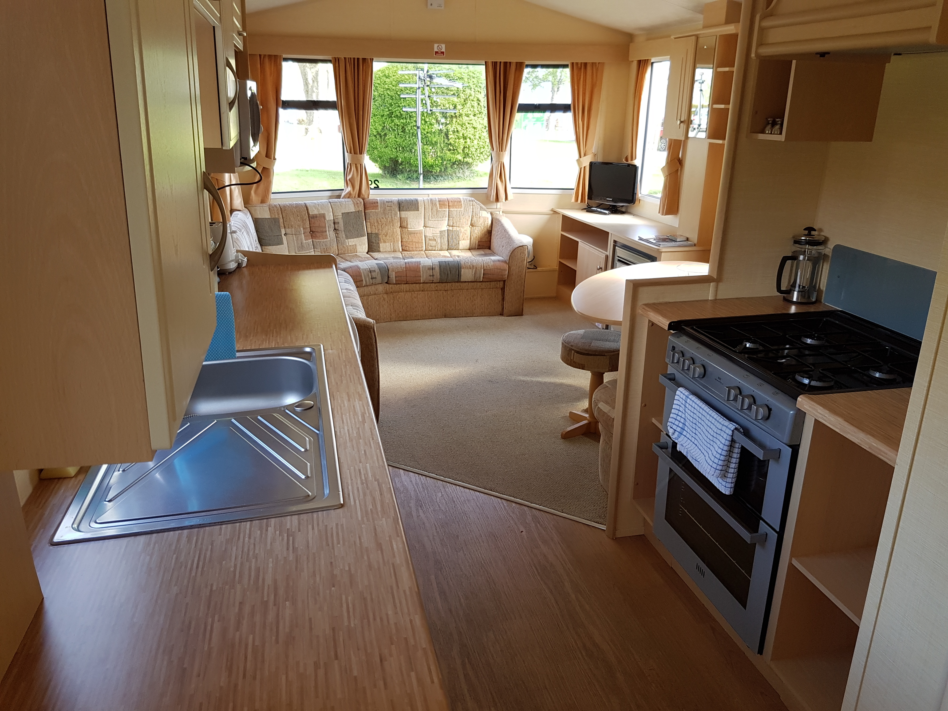HOLIDAY VAN INTERIOR3